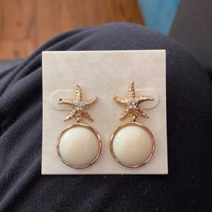 Brand new Gold Star Fish earrings peal diamond